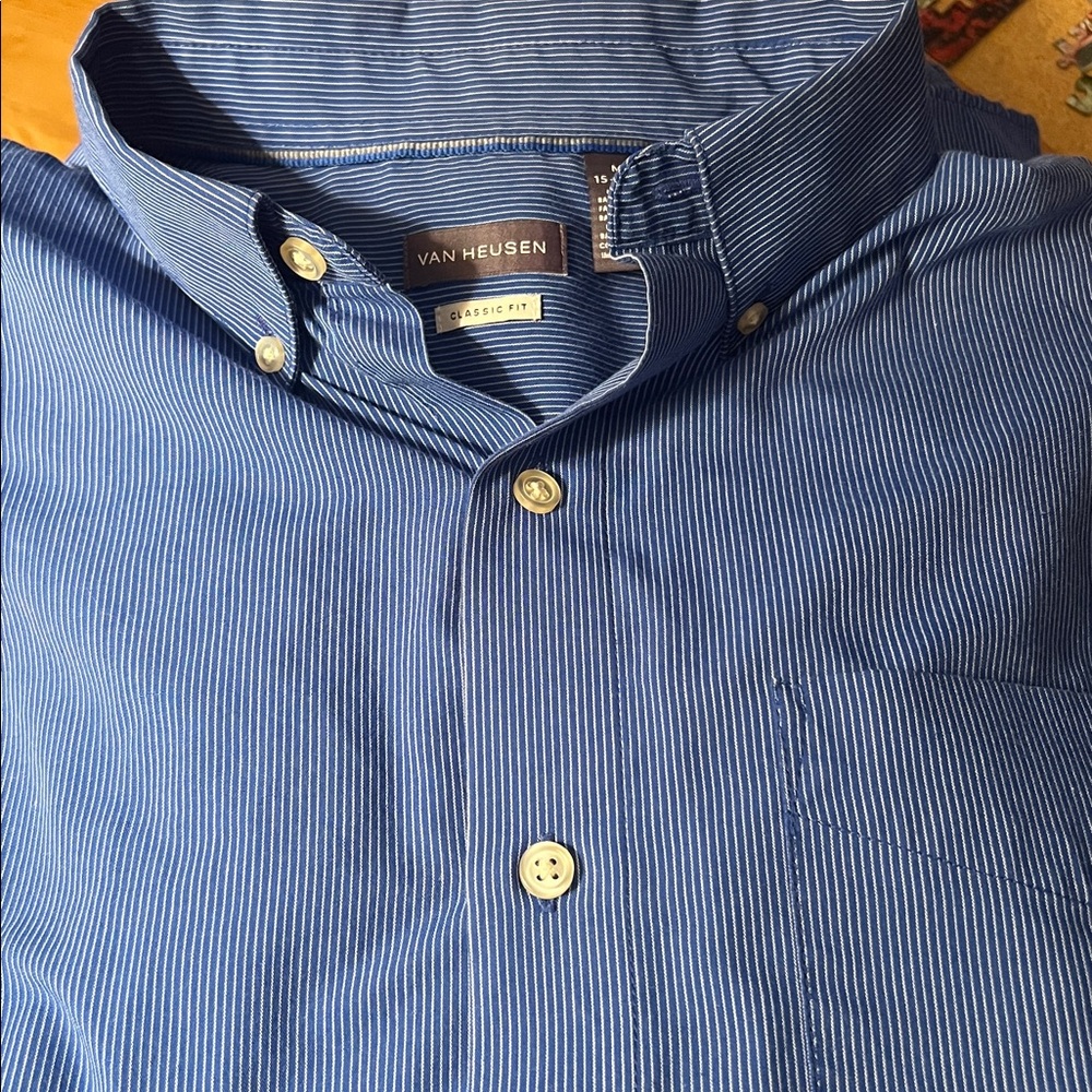 Van Heusen Blue & White Pinstripe Button Shirt Men’s 15 15 1/2 Medium